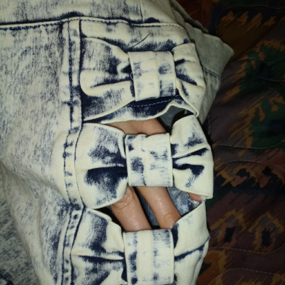 Shorts - Picture 2 of 3
